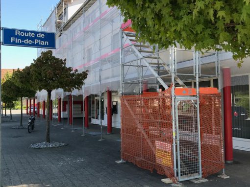 Montage d’échafaudages au Denner de Cousset