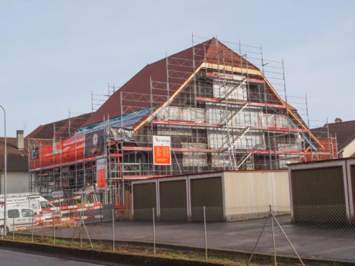 Montage d’un échafaudage pour la transformation du Galetas à Payerne